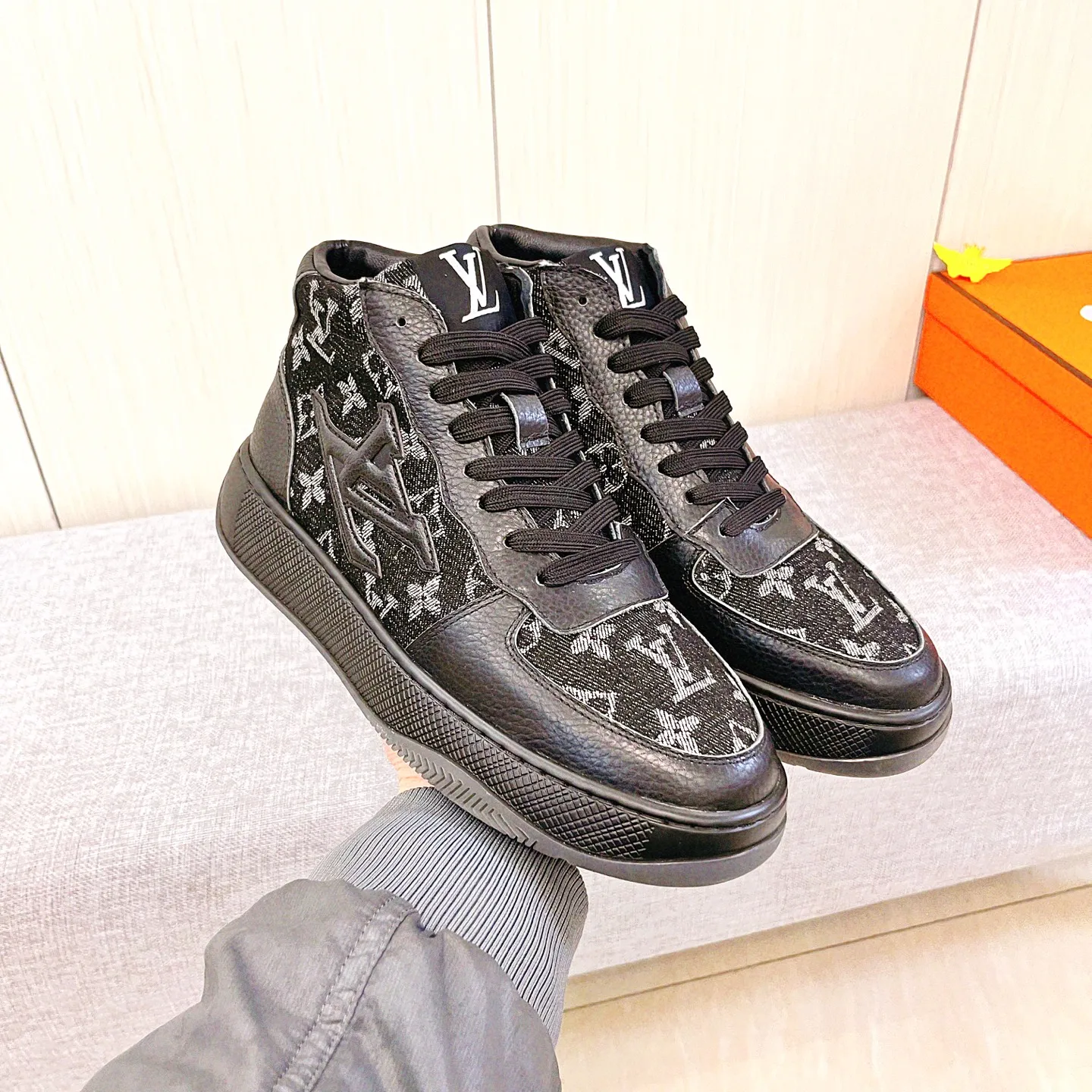 Men's shoes💰 460💰[LV]🔥Louis Vuitton, high-end men's shoes brand, official website 1:1 latest masterpiece: the upper is made of Italian imported first-layer cowhide with a comfortable and breathable lining➕original non-slip and wear-resistant outsole🔥, making walking more convenient and comfortable! An exclusive new model, a stunning work, a beautiful 1:1 replica [color] compared to the official quality! Create a fashionable personality to set off your uniqueness! A must-have for trendy men! Classic🔥Size: 38-44 Color: 🔥Multiple colors available🔥